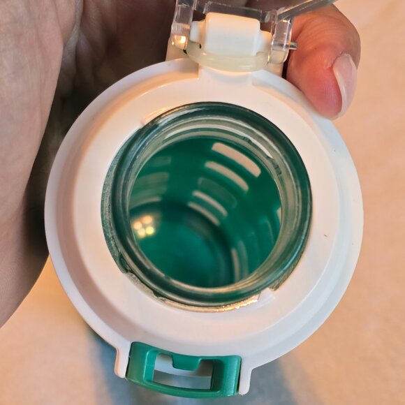 Ello Syndicate Glass Water Bottle Green 20-ounce Reusable Drink Flip Top Lid GUC - Picture 7 of 12